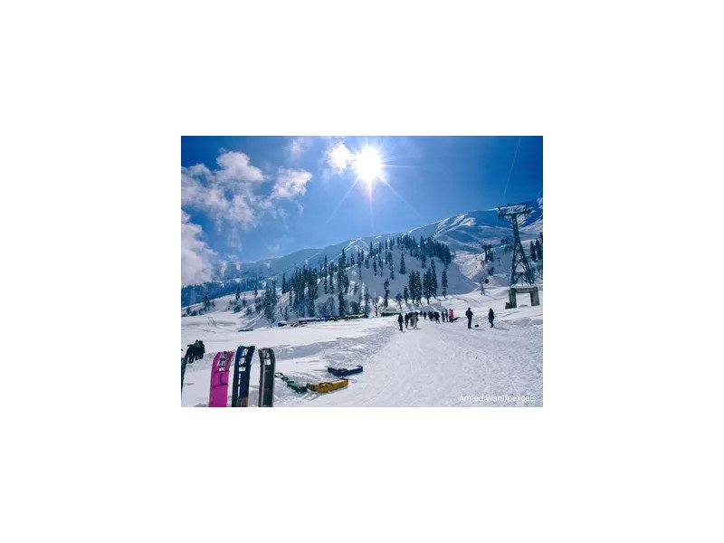 5 Nights 6 Days Kashmir winter tour package starting at ₹18,500 per person available from October onwards featuring snow-covered Gulmarg gondola, Pahalgam, and Dal Lake houseboat stay